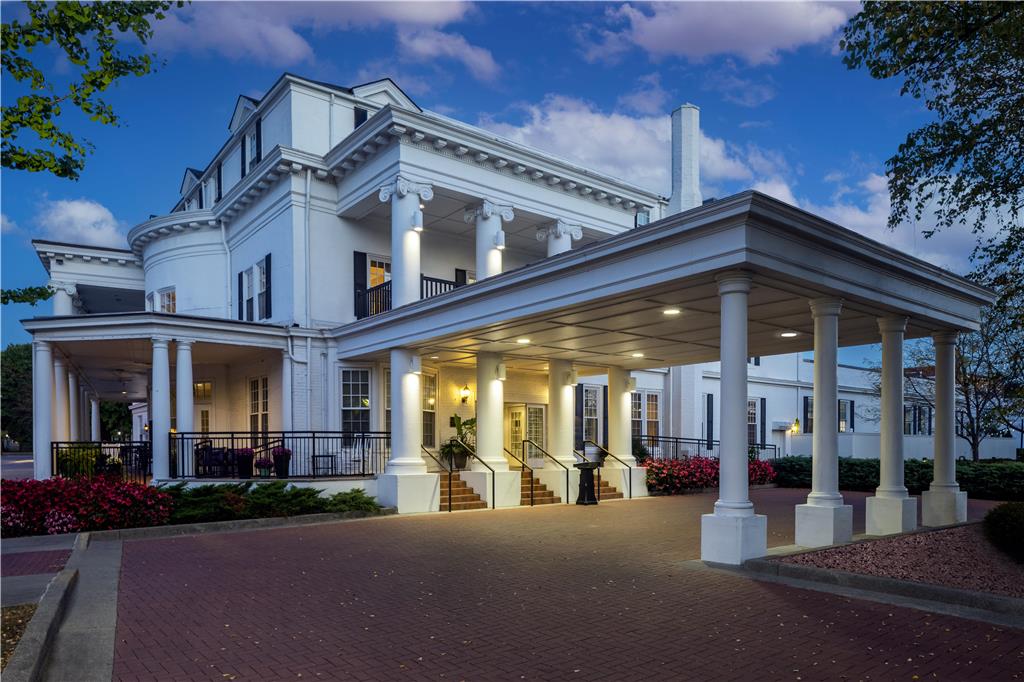 Boone Tavern Hotel
