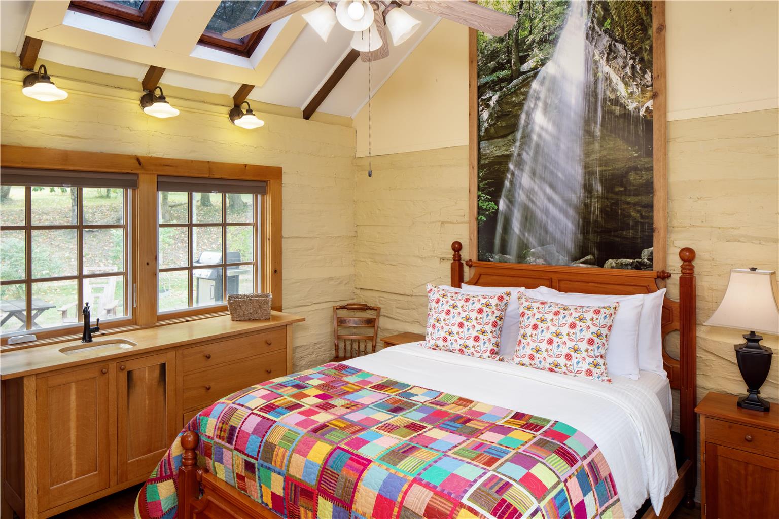 Boone Tavern Hotel Berea-guestroom-Guest Room,Guest Room Amenity,Kitchen/Kitchenette,On-Site.jpg