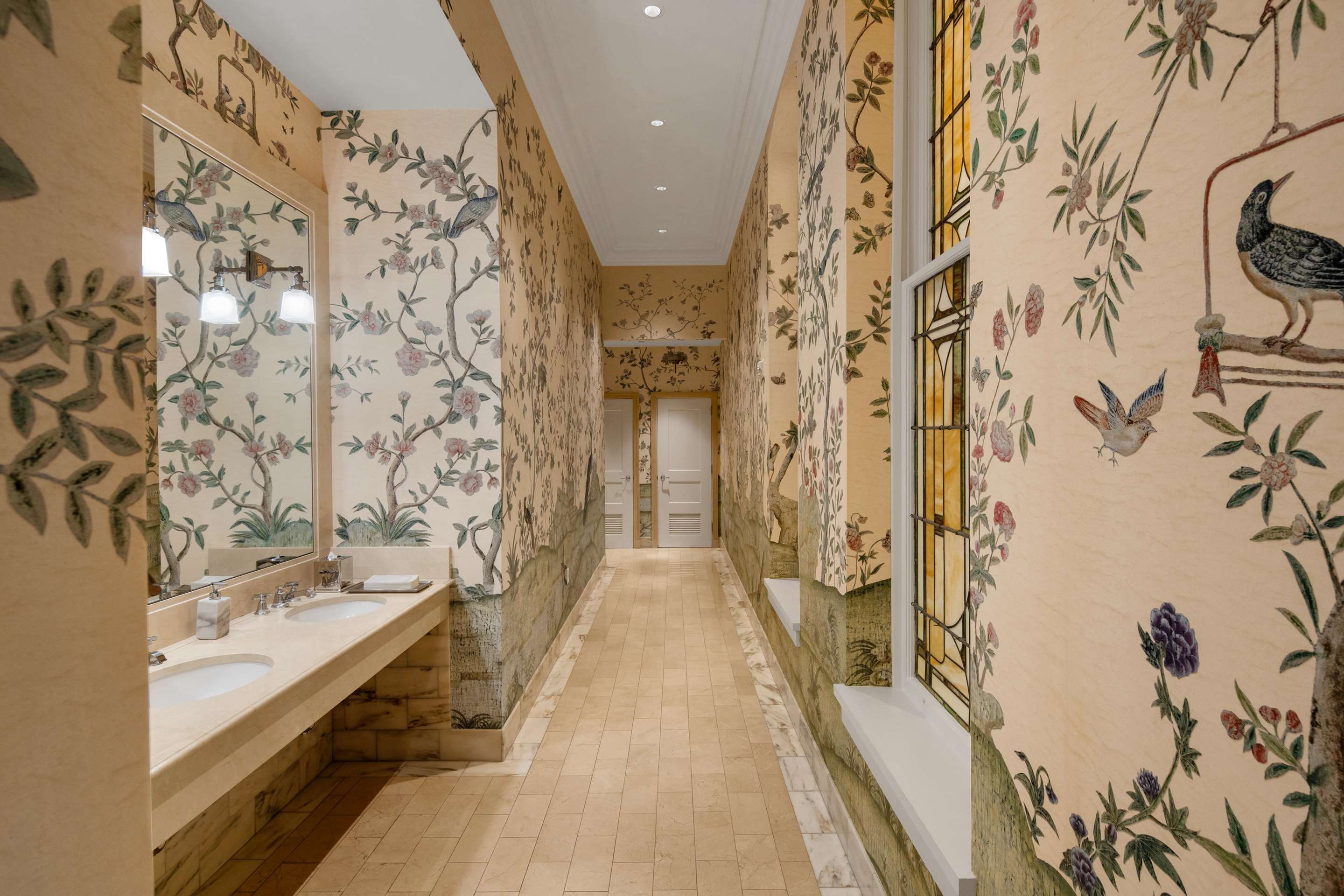 Detail Wallpaper Restroom | Capital Hotel