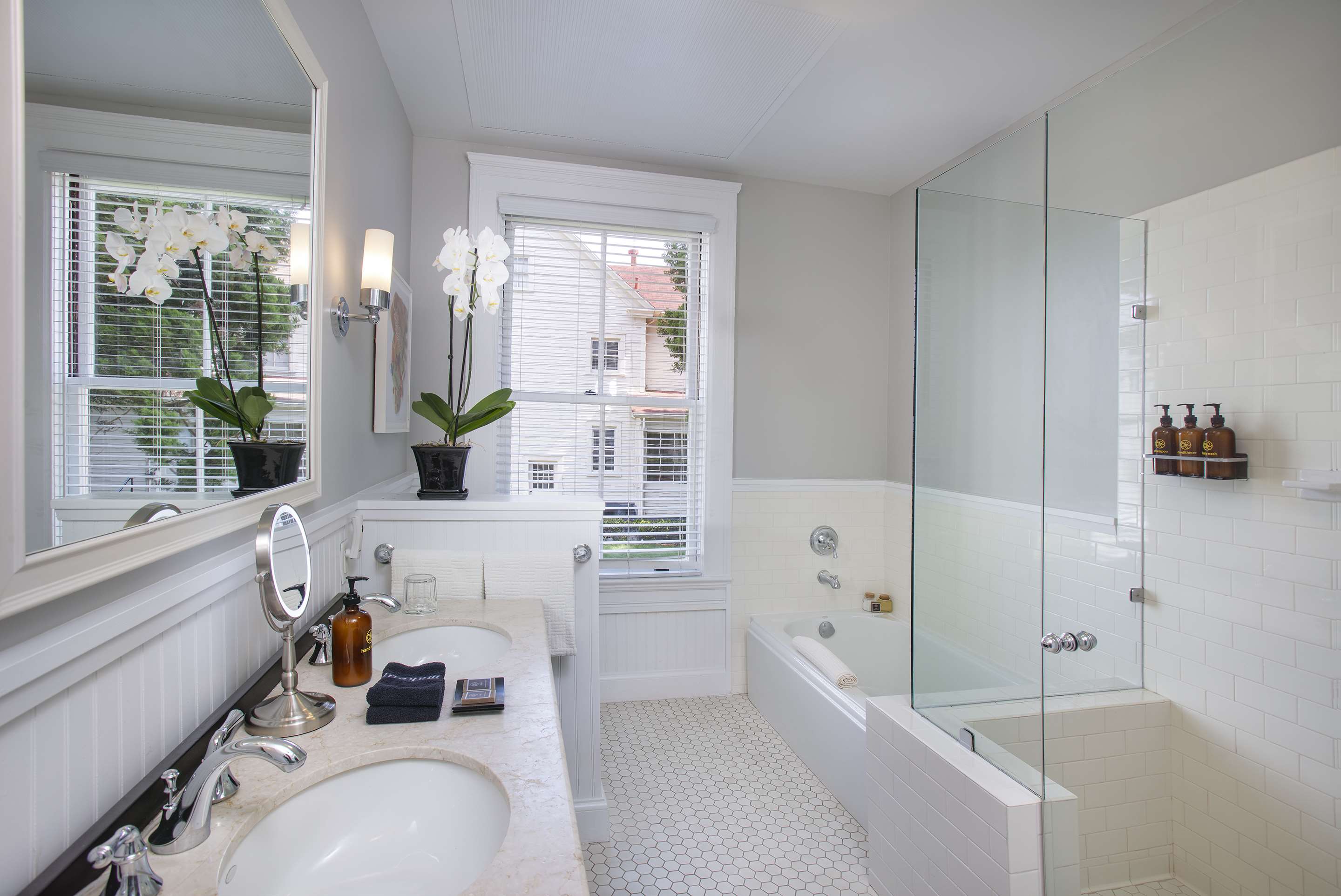 Historic Two-Bedroom Suite Bathroom