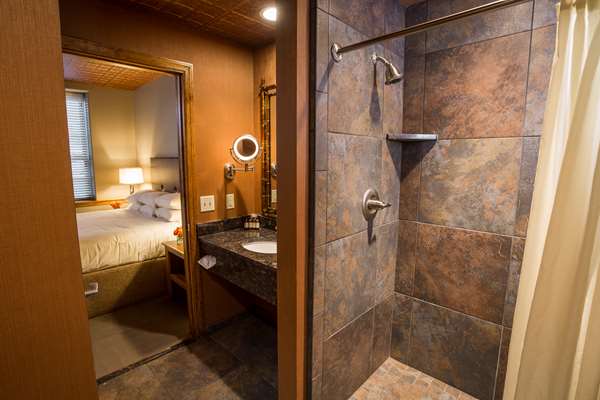  - Cork Factory Hotel Lancaster