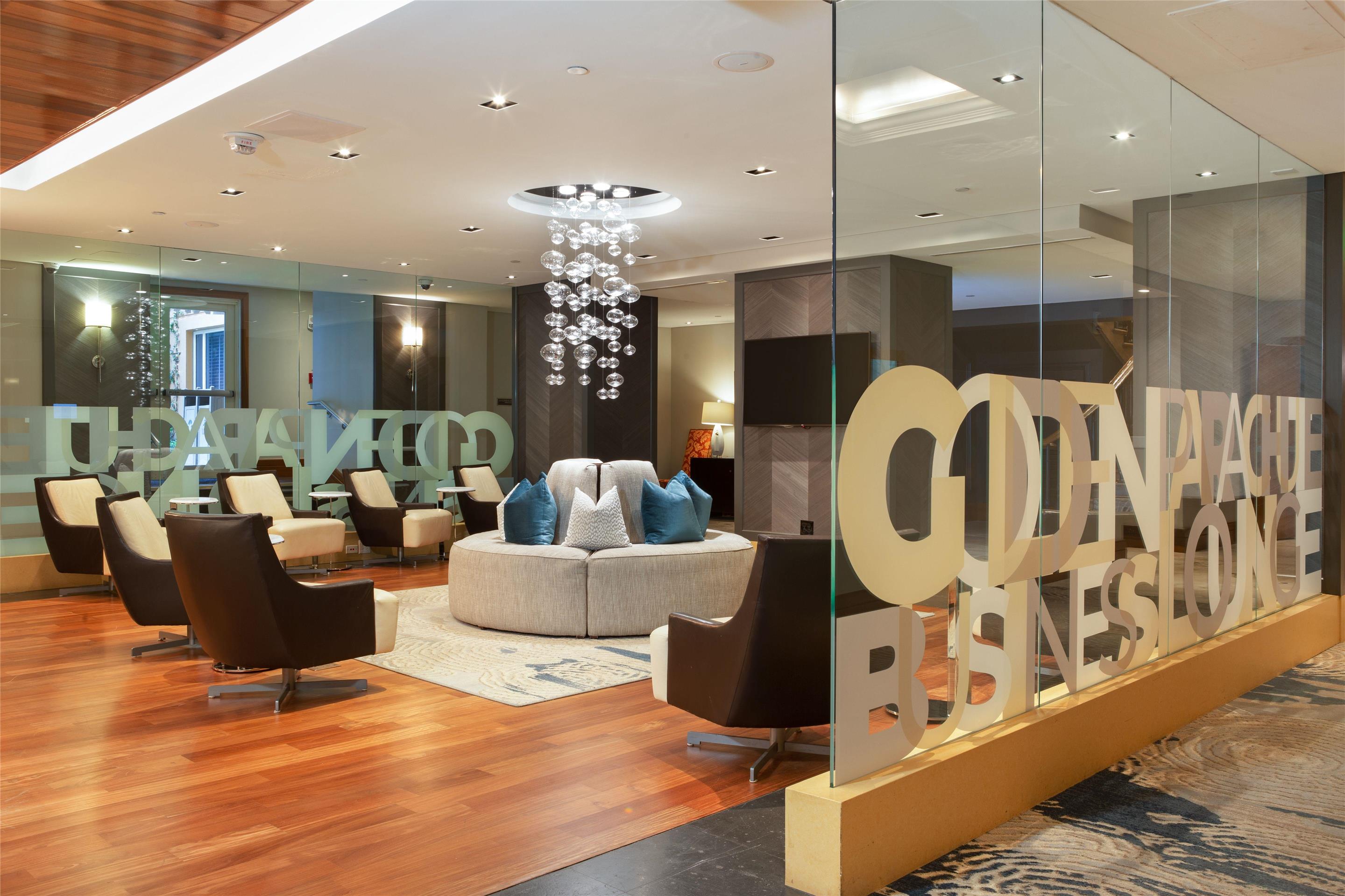 Business Center Golden Parachute | Eau Resort & Spa