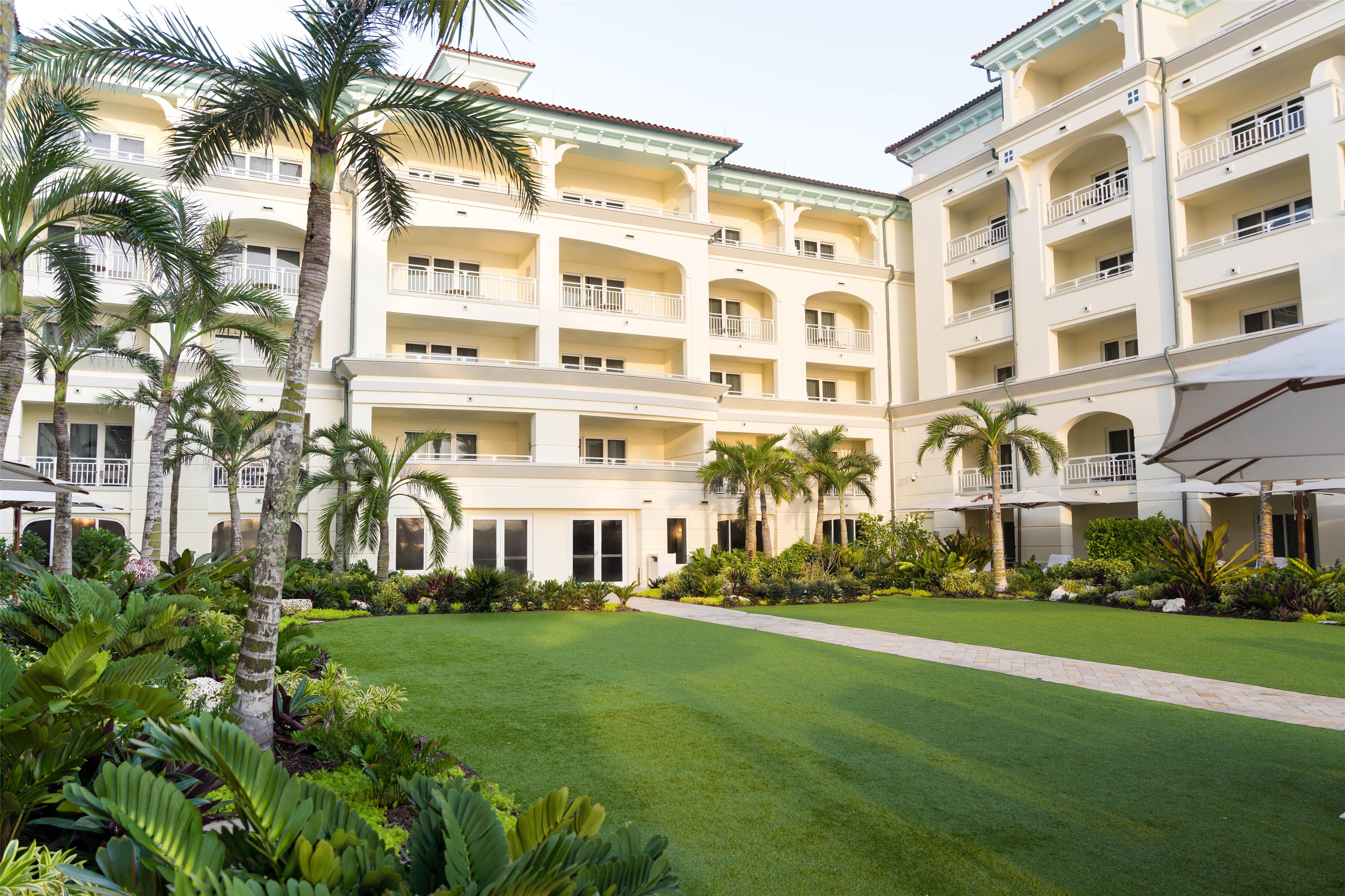 Courtyard Lawn | Eau Resort & Spa