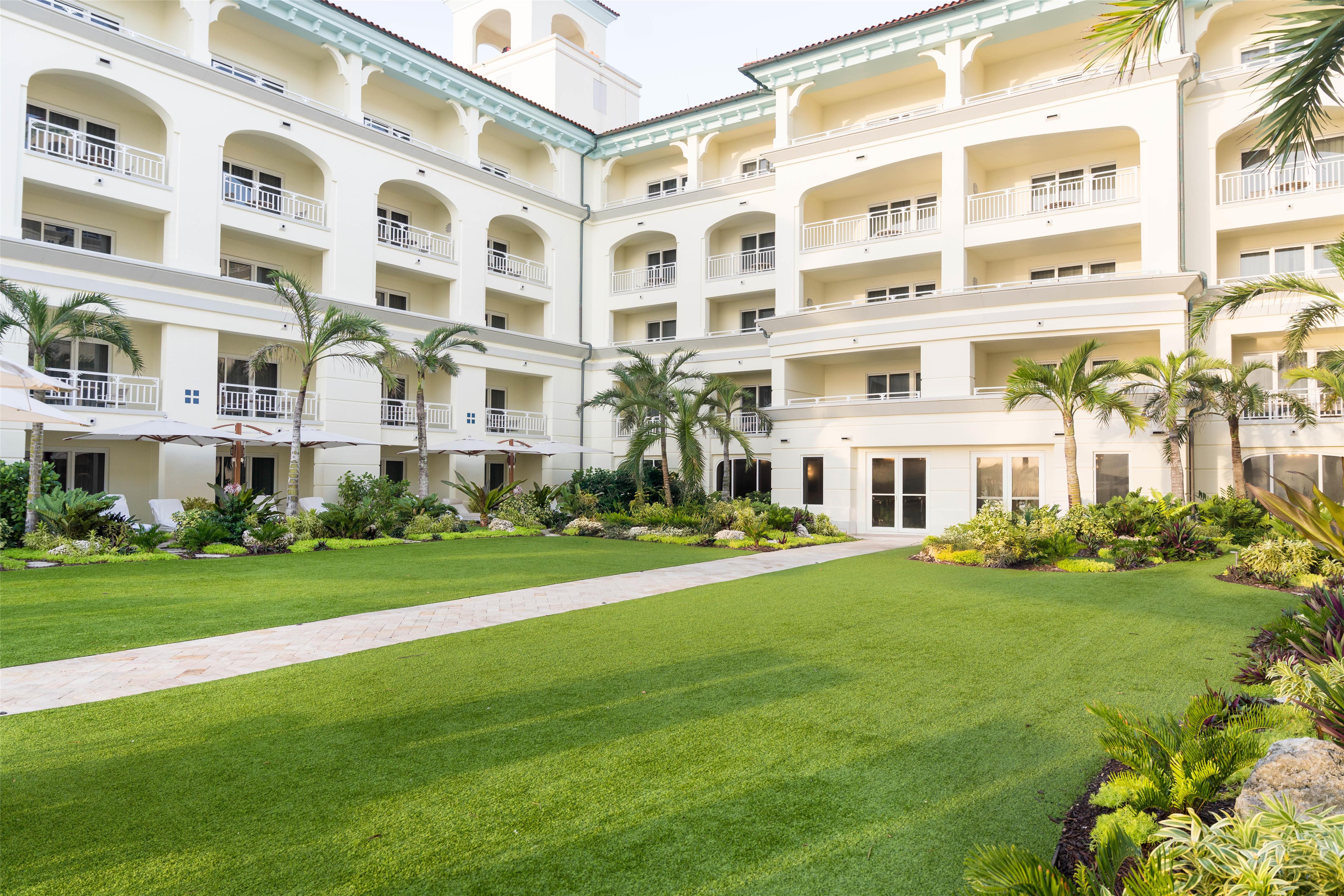 Courtyard Lawn | Eau Resort & Spa