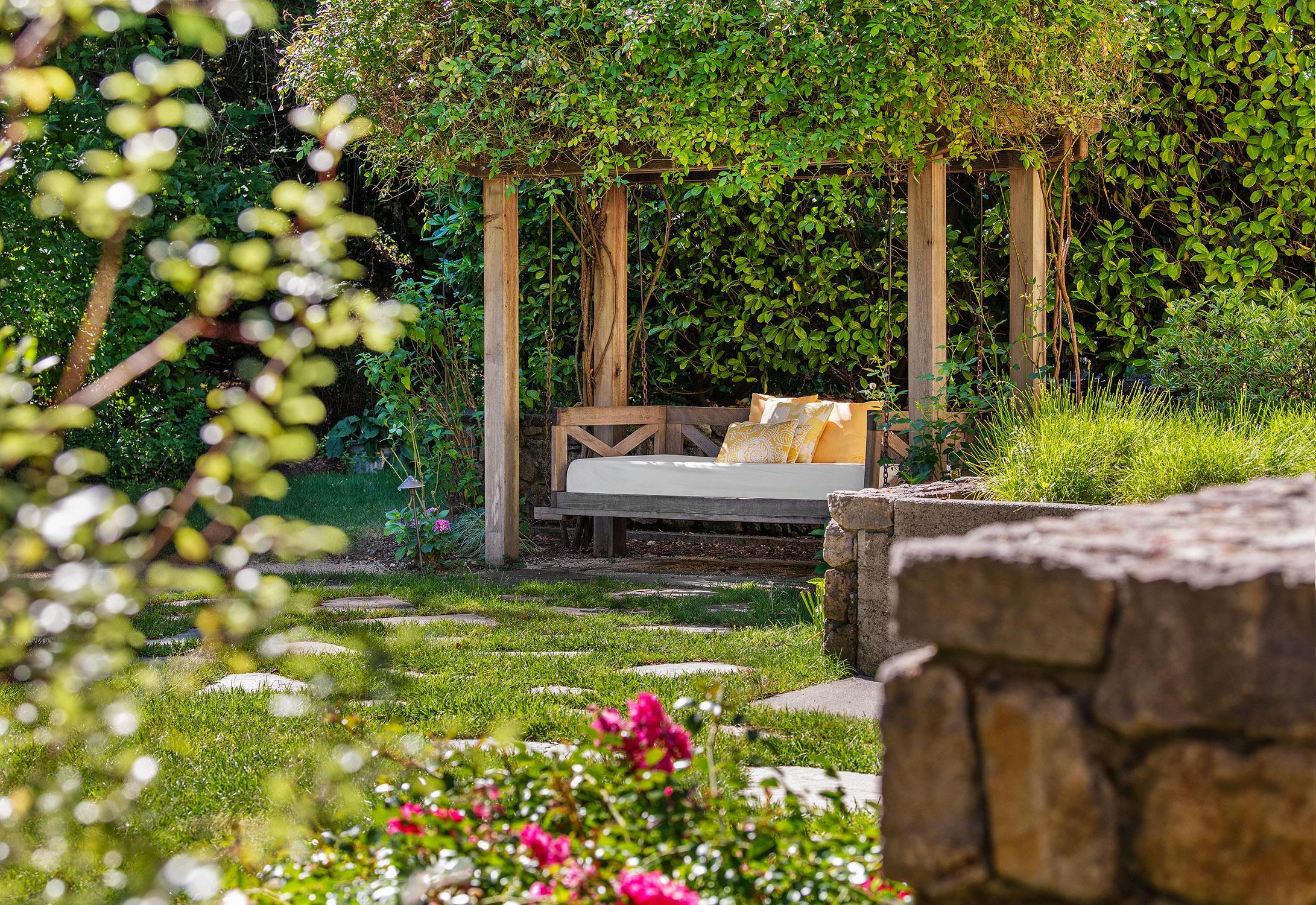Hotel Exterior Farmhouse Inn, Healdsburg California | Farmhouse Inn