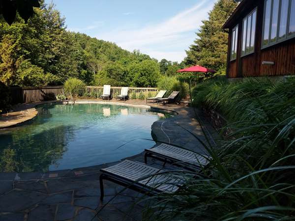 Pool - Glasbern Inn Fogelsville