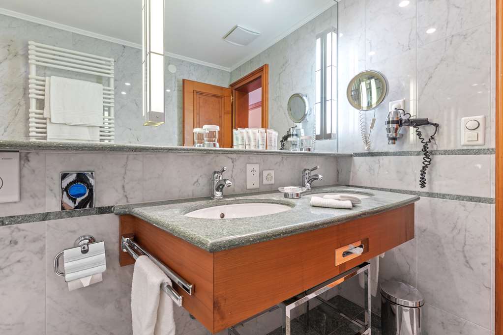 GRAND HOTEL ZERMATTERHOF LVX - Photo 18
