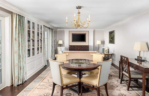 Suite - Hotel Bennett Charleston - I-26, Exit 221B