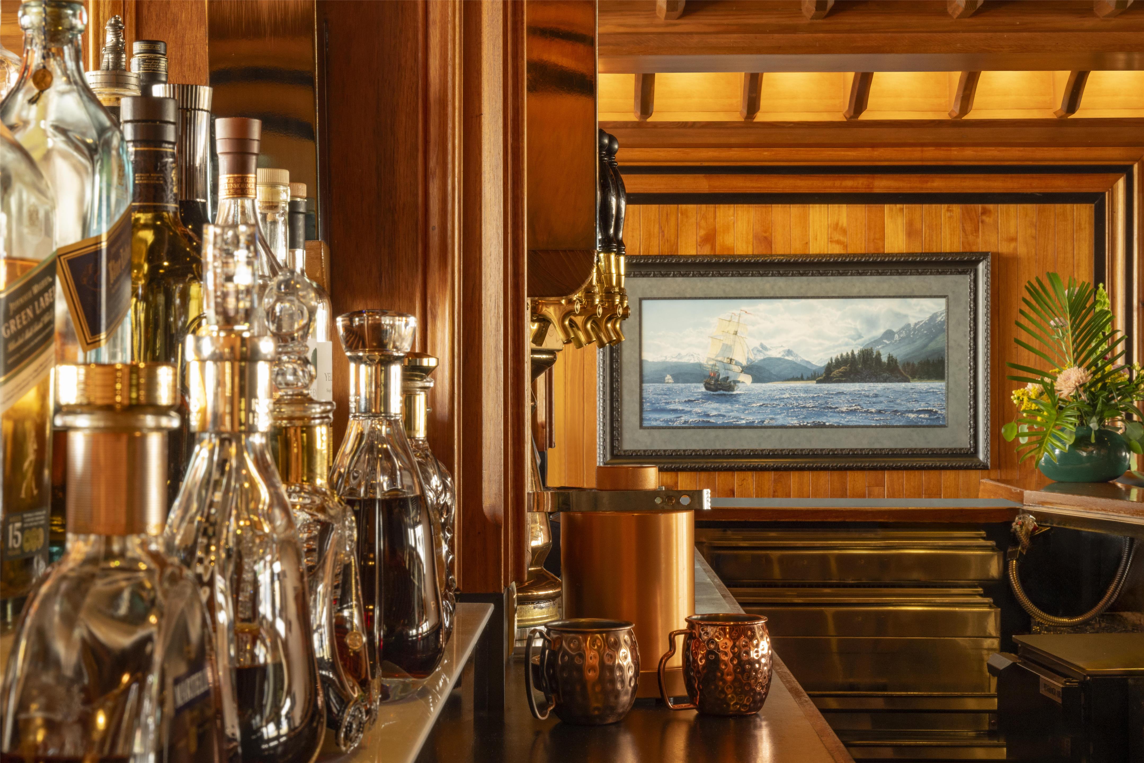 MVC Hotel Captain Cook Crows Nest Bar Photo Michelle Chaplow | Hotel Captain Cook