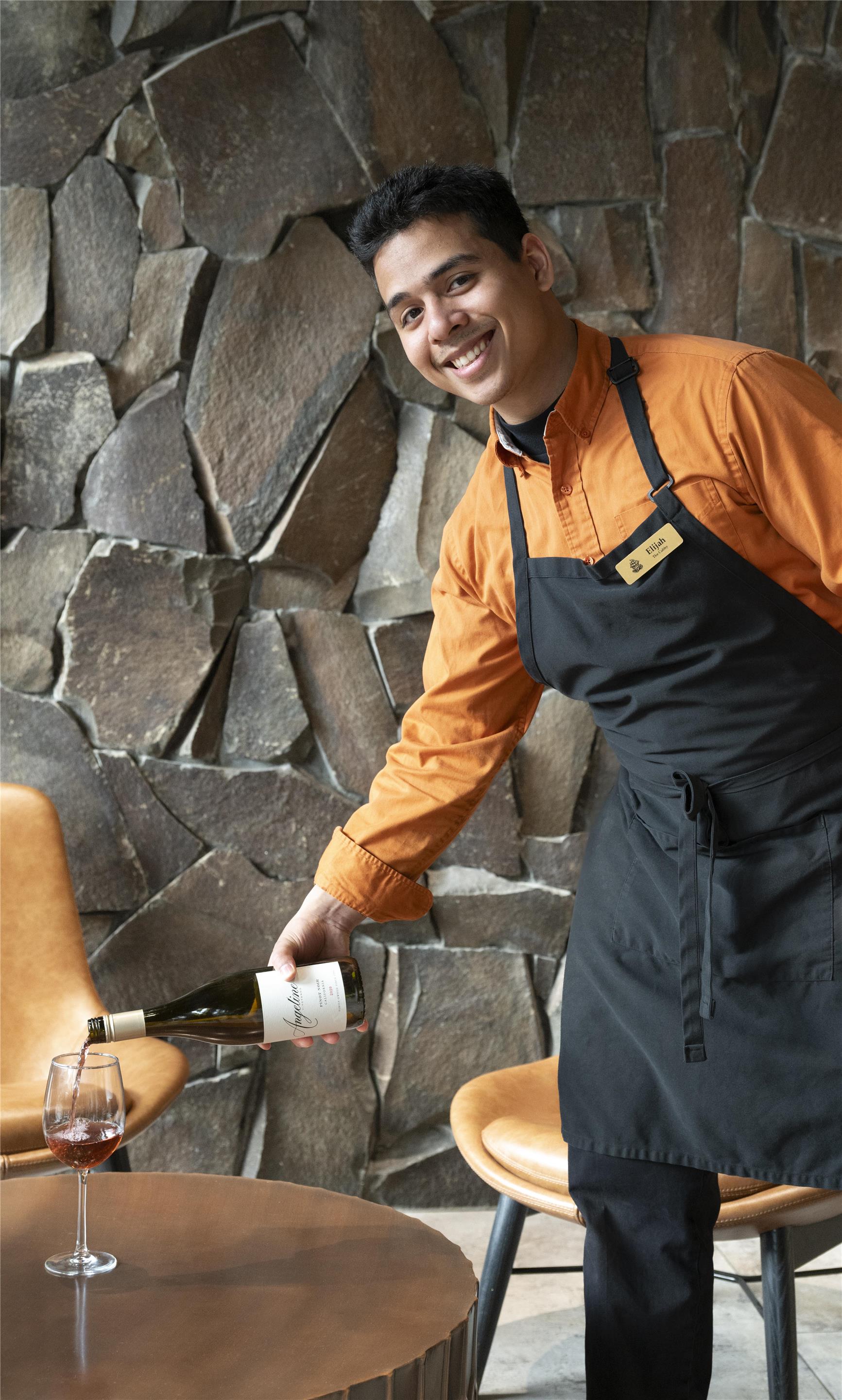 MVC Hotel Captain Cook The Cubby Barista Elijah Photo Michelle Chaplow | Hotel Captain Cook