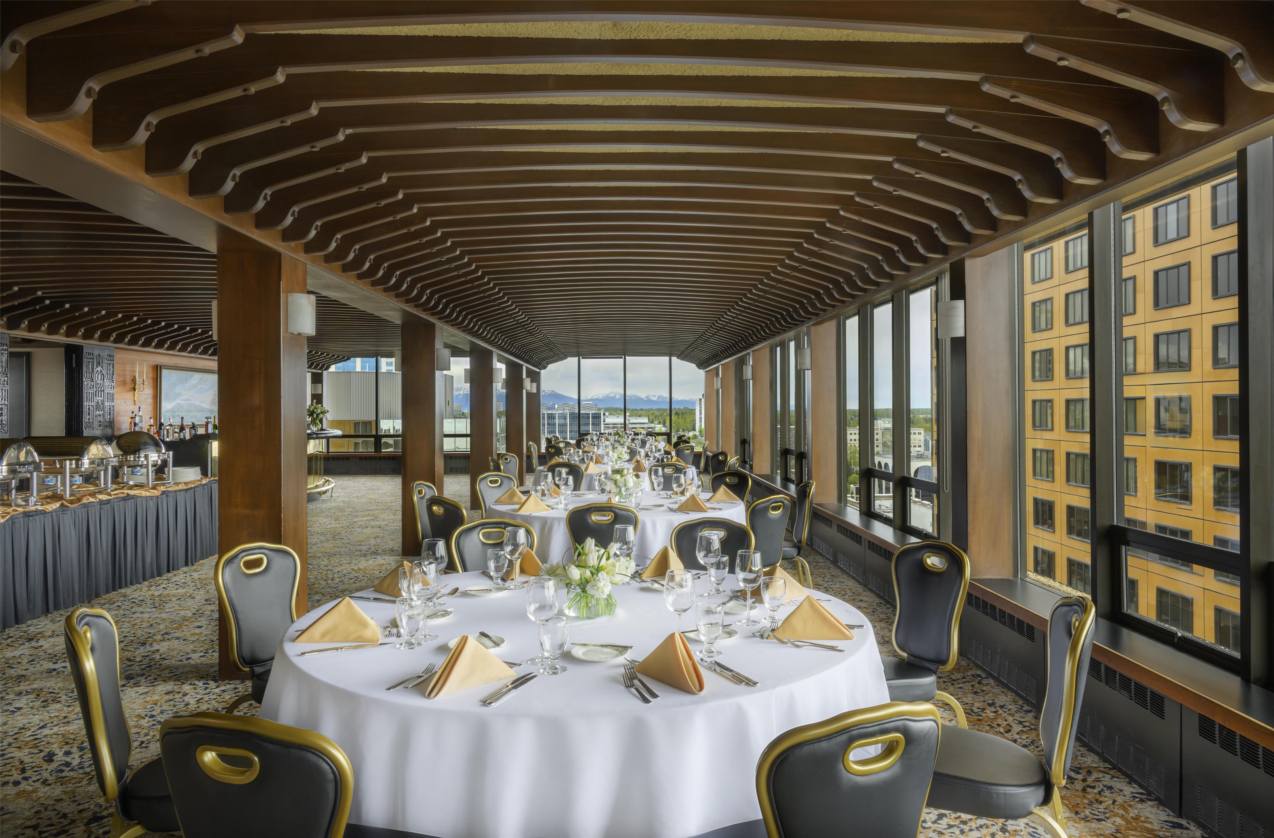 MVC Hotel Captain Cook Quarter Deck Photo Michelle Chaplow | Hotel Captain Cook