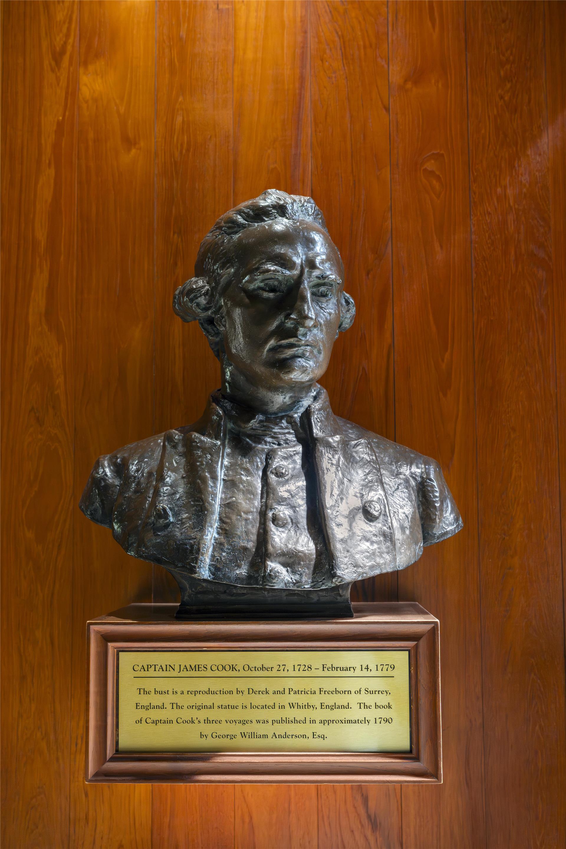 MVC Hotel Captain Cook Captain Cook Sculpture Photo Michelle Chaplow | Hotel Captain Cook