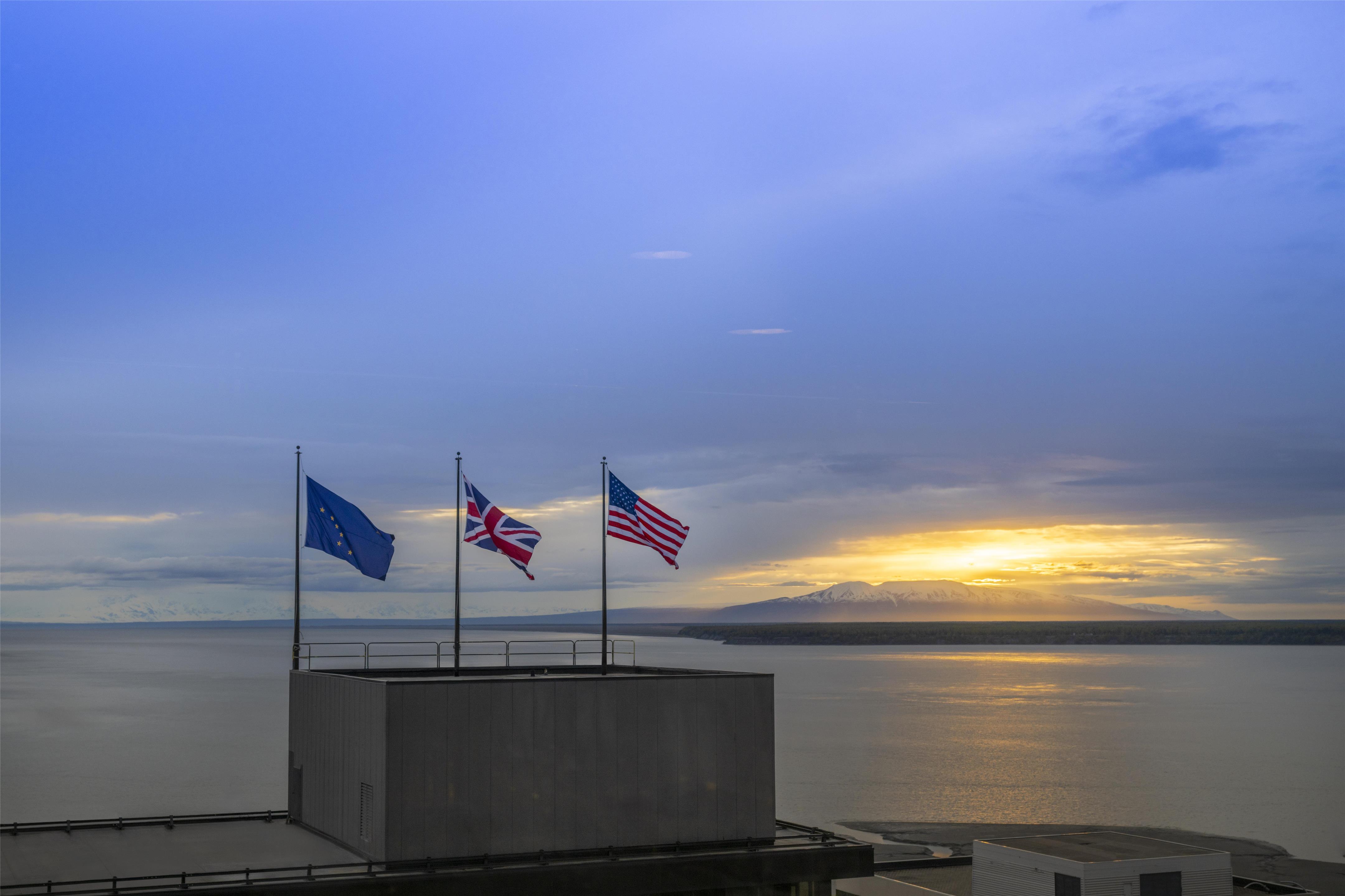 MVC Hotel Captain Cook View Sleeping Lady Photo Michelle Chaplow | Hotel Captain Cook