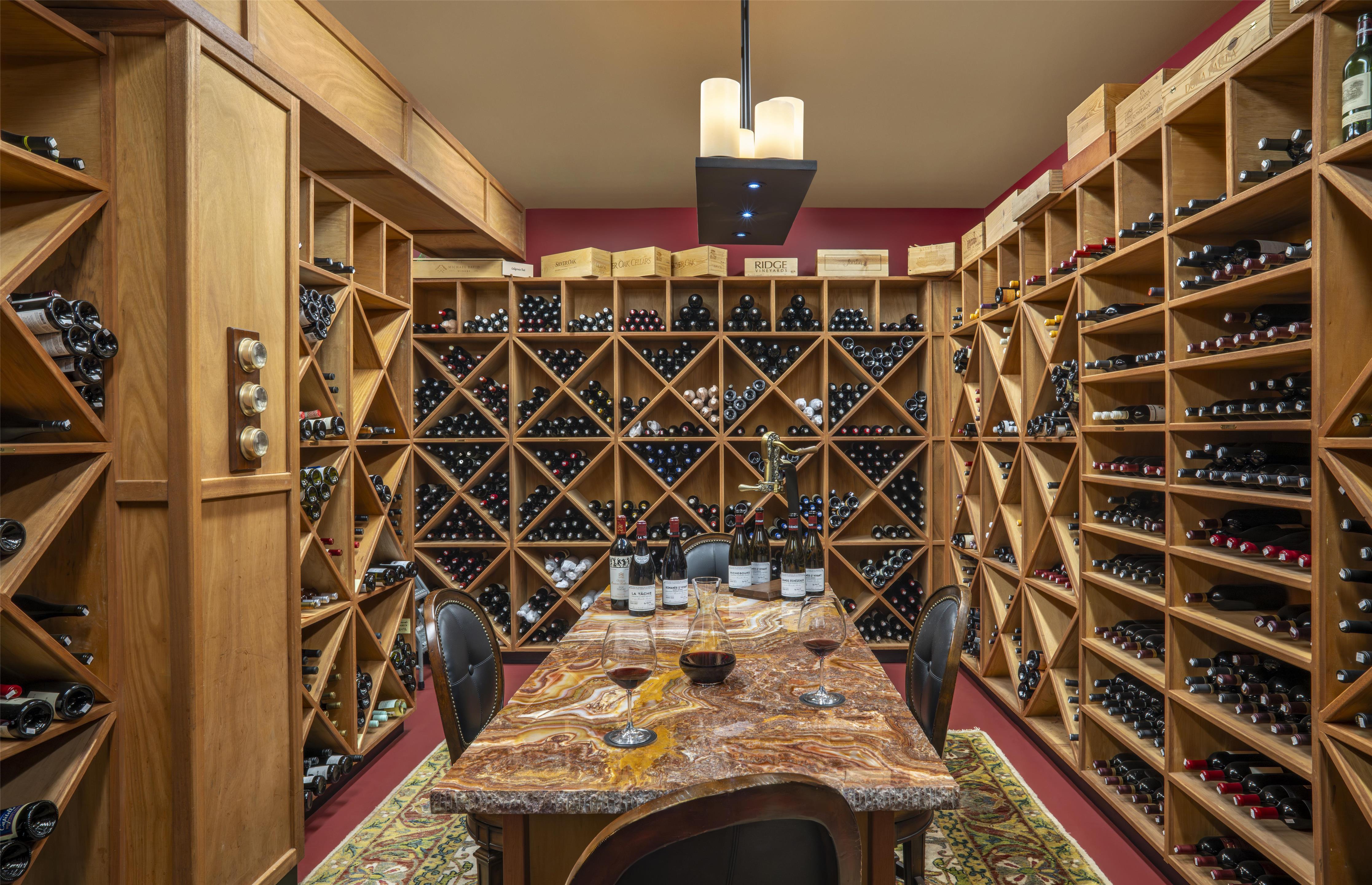 MVC Hotel Captain Cook The Wine Cellar Photo Michelle Chaplow | Hotel Captain Cook