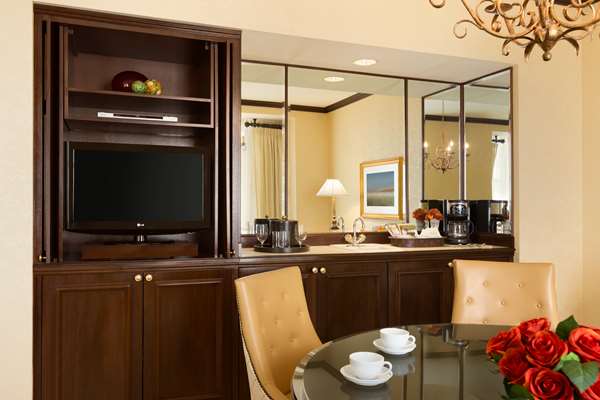 Suite - Hotel du Pont Wilmington - I-95, Exit 7
