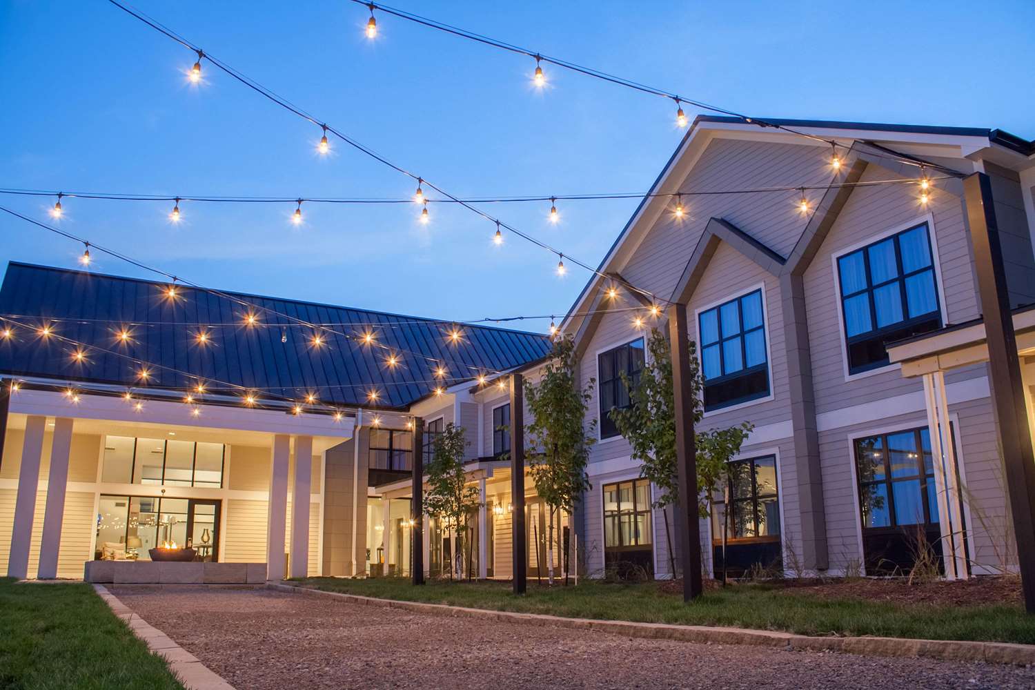 Hotel Renovo Urbandale, IA See Discounts