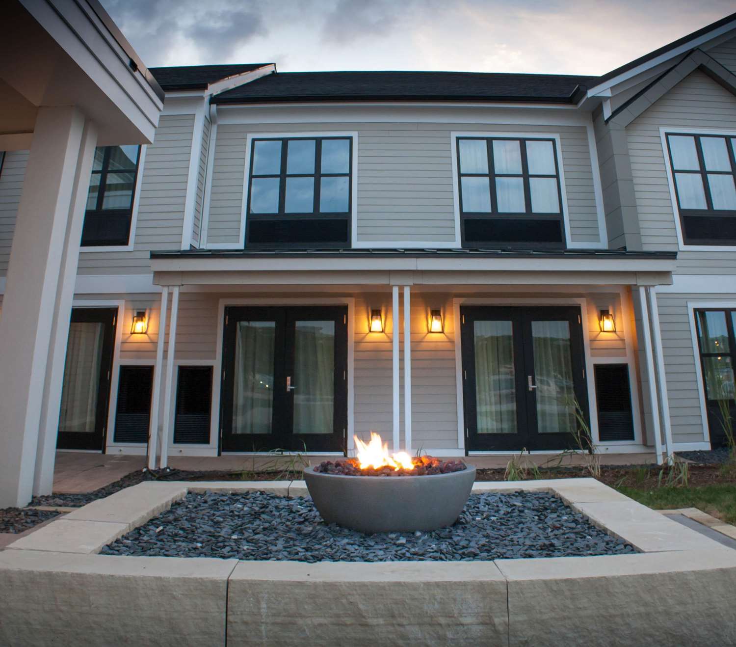 Hotel Renovo Urbandale, IA See Discounts