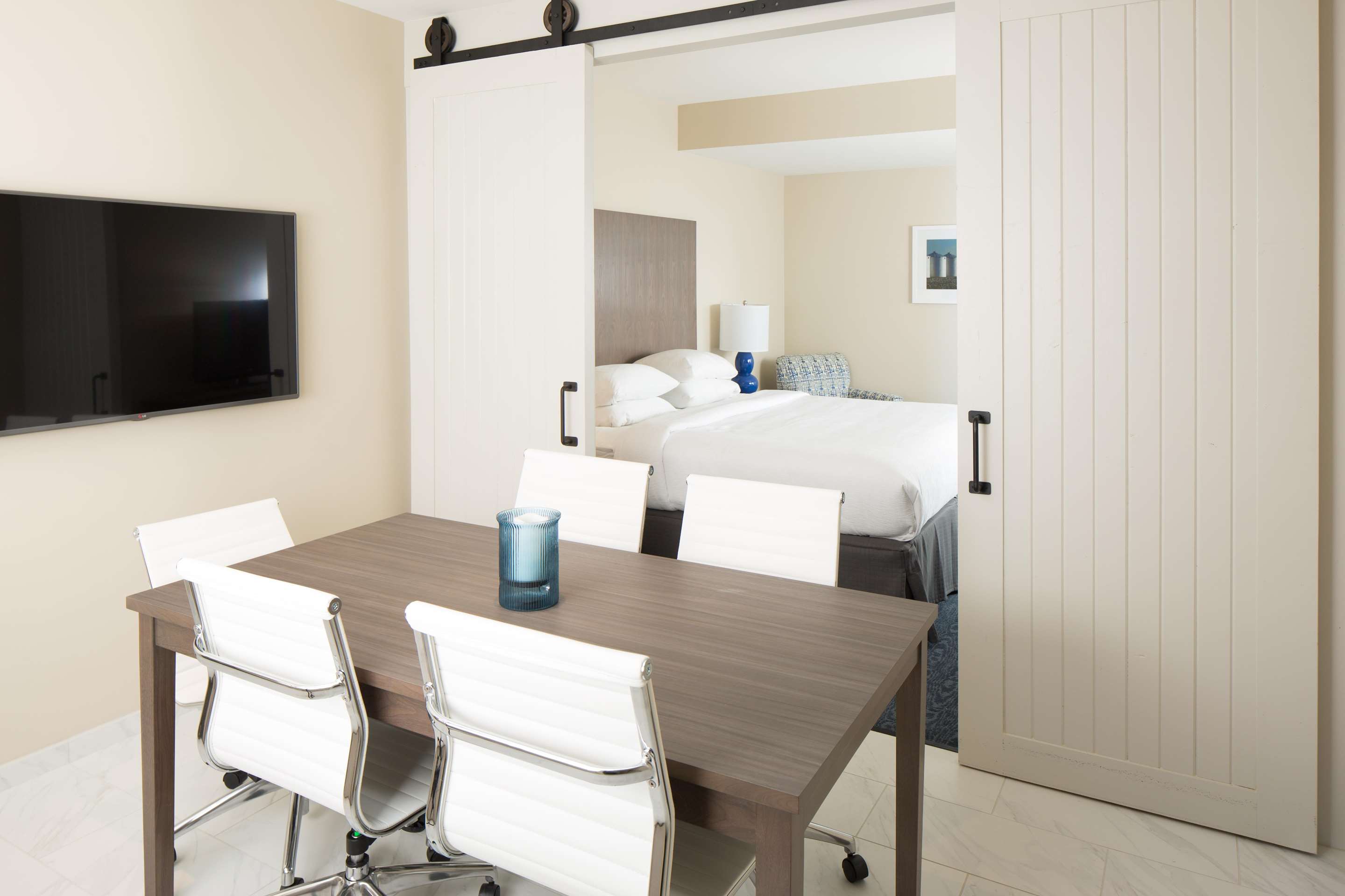 Property amenity | Hotel Renovo Des Moines Urbandale,Tapestry Collection Hilton