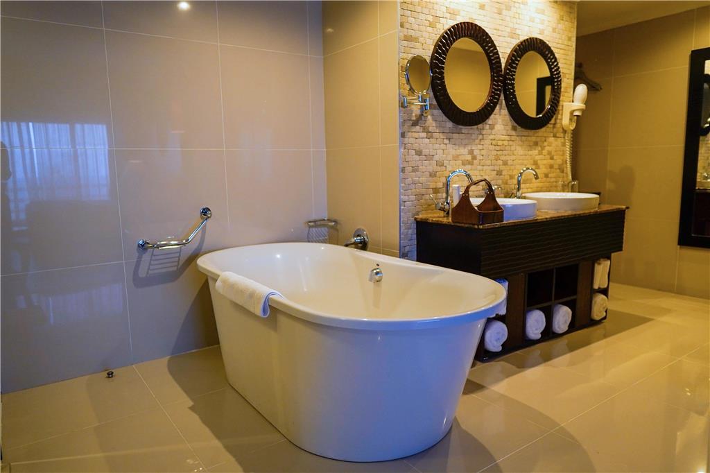 Hotel Sea Cliff-guestroom-Guest Room,Bathroom,On-Site.jpg