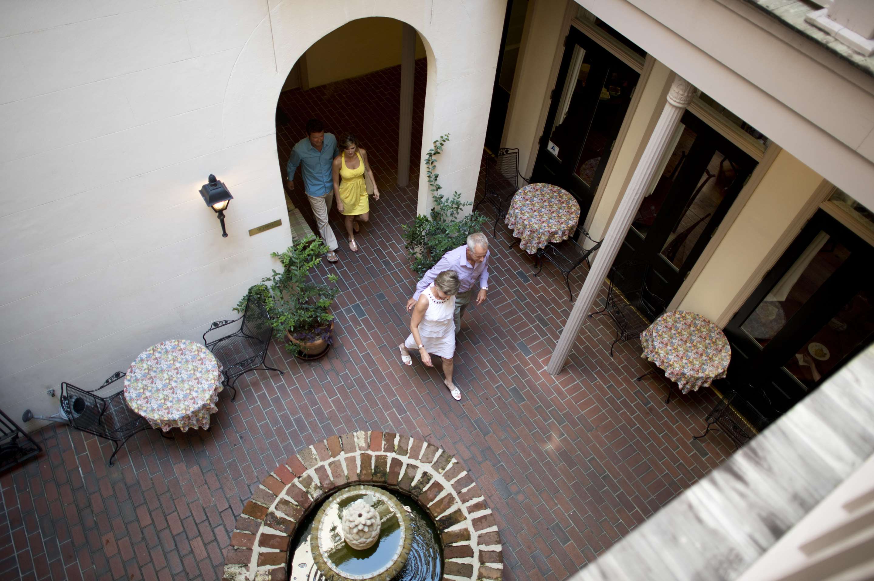Exterior view | Kings Courtyard Inn