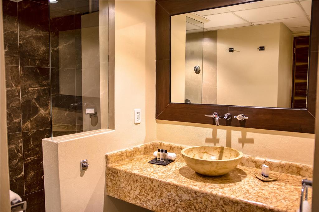 Las Brisas Huatulco-guestroom-Guest Room,Bathroom,On-Site.jpg
