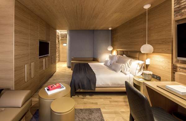 MONUMENT HOTEL - Photo 23