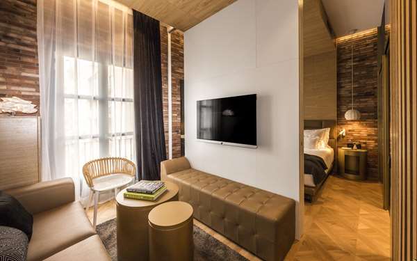 MONUMENT HOTEL - Photo 30