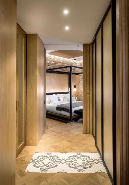 MONUMENT HOTEL - Photo 34