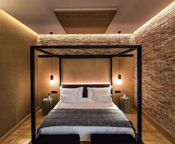 MONUMENT HOTEL - Photo 36