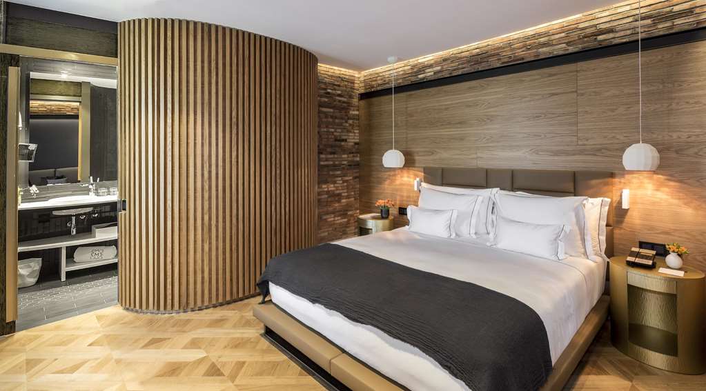 MONUMENT HOTEL - Photo 37