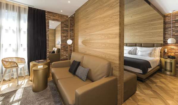 MONUMENT HOTEL - Photo 28