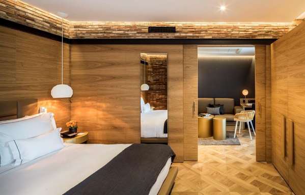 MONUMENT HOTEL - Photo 19