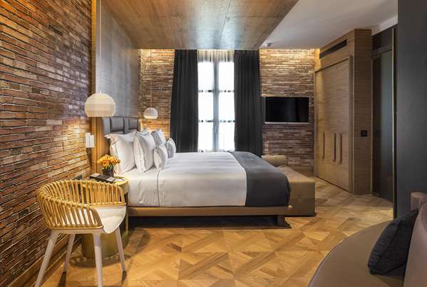 MONUMENT HOTEL - Photo 17