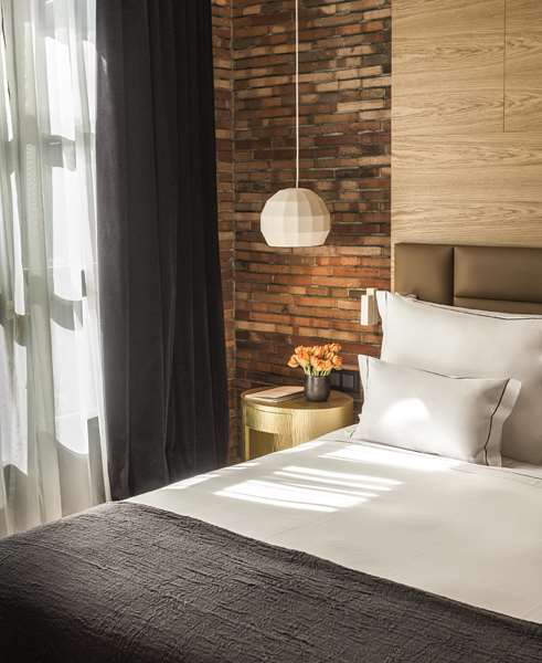 MONUMENT HOTEL - Photo 39