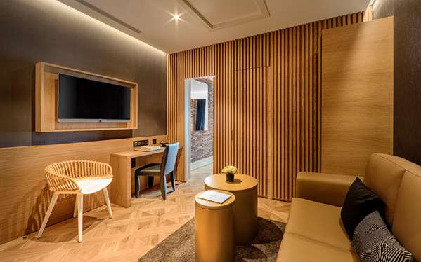 MONUMENT HOTEL - Photo 14