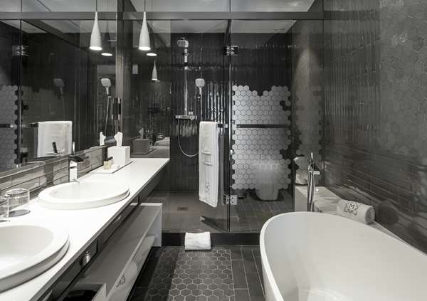 MONUMENT HOTEL - Photo 18