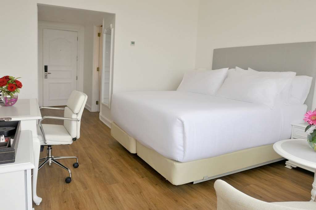 NH COLLECTION PLAZA SANTIAGO-guestroom-Guest Room,On-Site.jpg