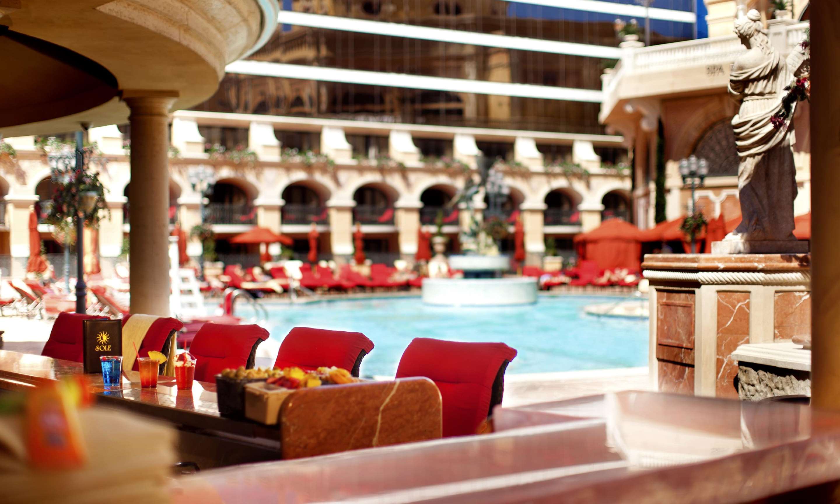 Pool bar