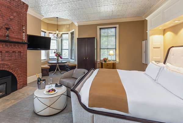  - Portland Regency Hotel