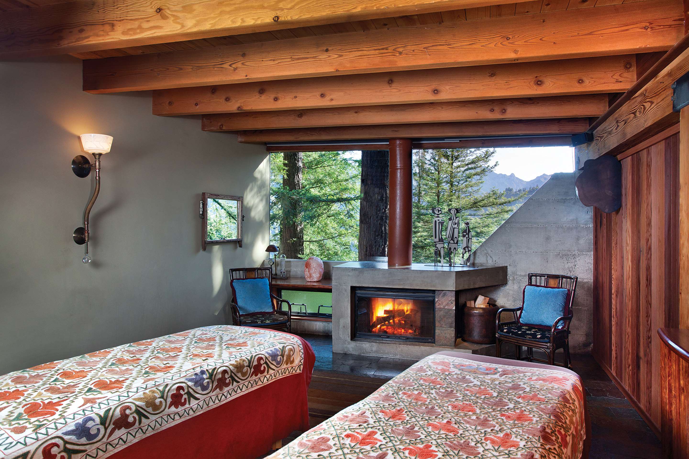 Spa Couple Fireplace Room