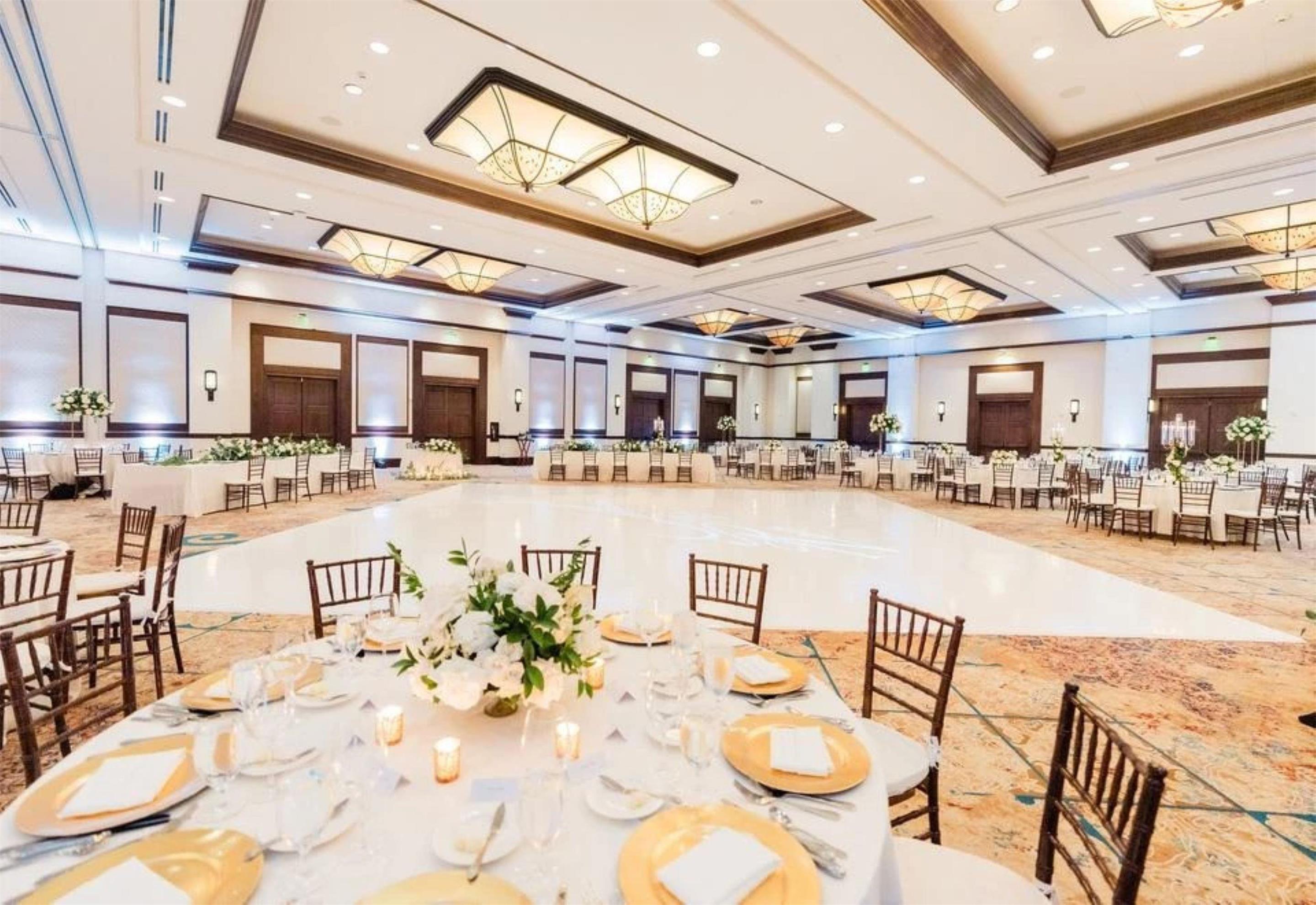 Indoor Wedding | Rancho Bernardo Inn