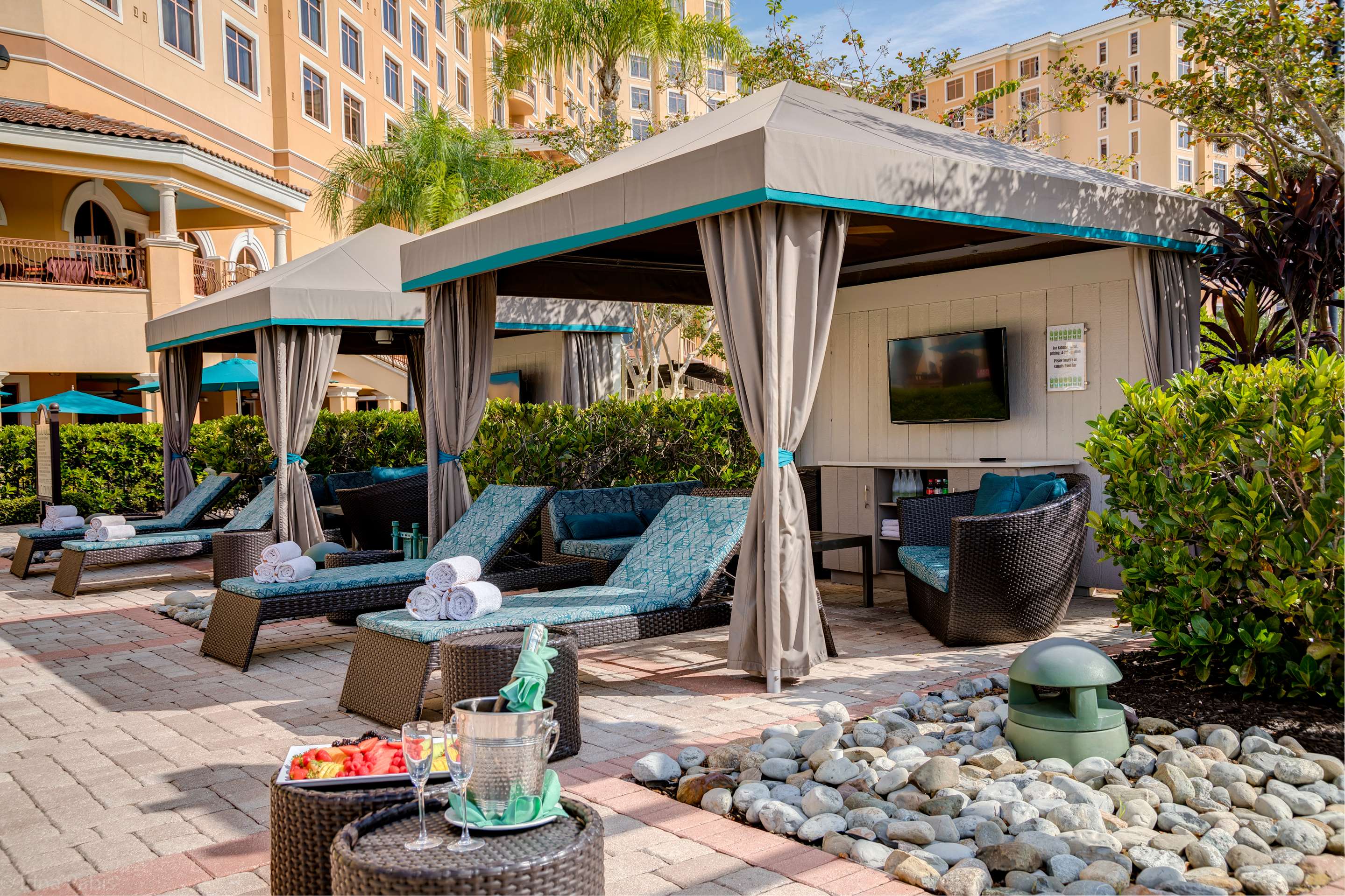 Swimming Pools (Cabana Pool) | Rosen Shingle Creek