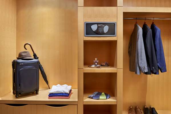  - SoHo Metropolitan Hotel & Residences Toronto