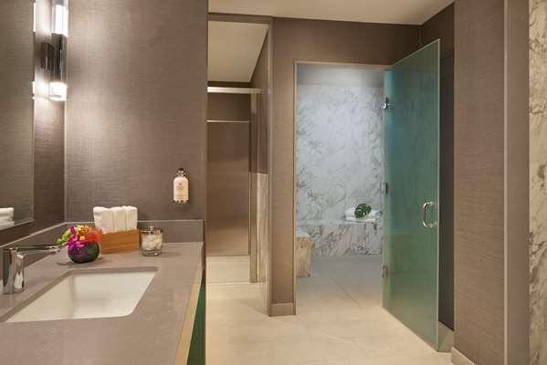 Fitness/ Exercise Room - SoHo Metropolitan Hotel & Residences Toronto