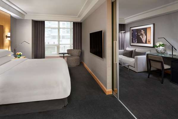 Suite - SoHo Metropolitan Hotel & Residences Toronto