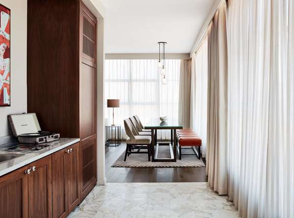  - Sophy Hotel Hyde Park Chicago