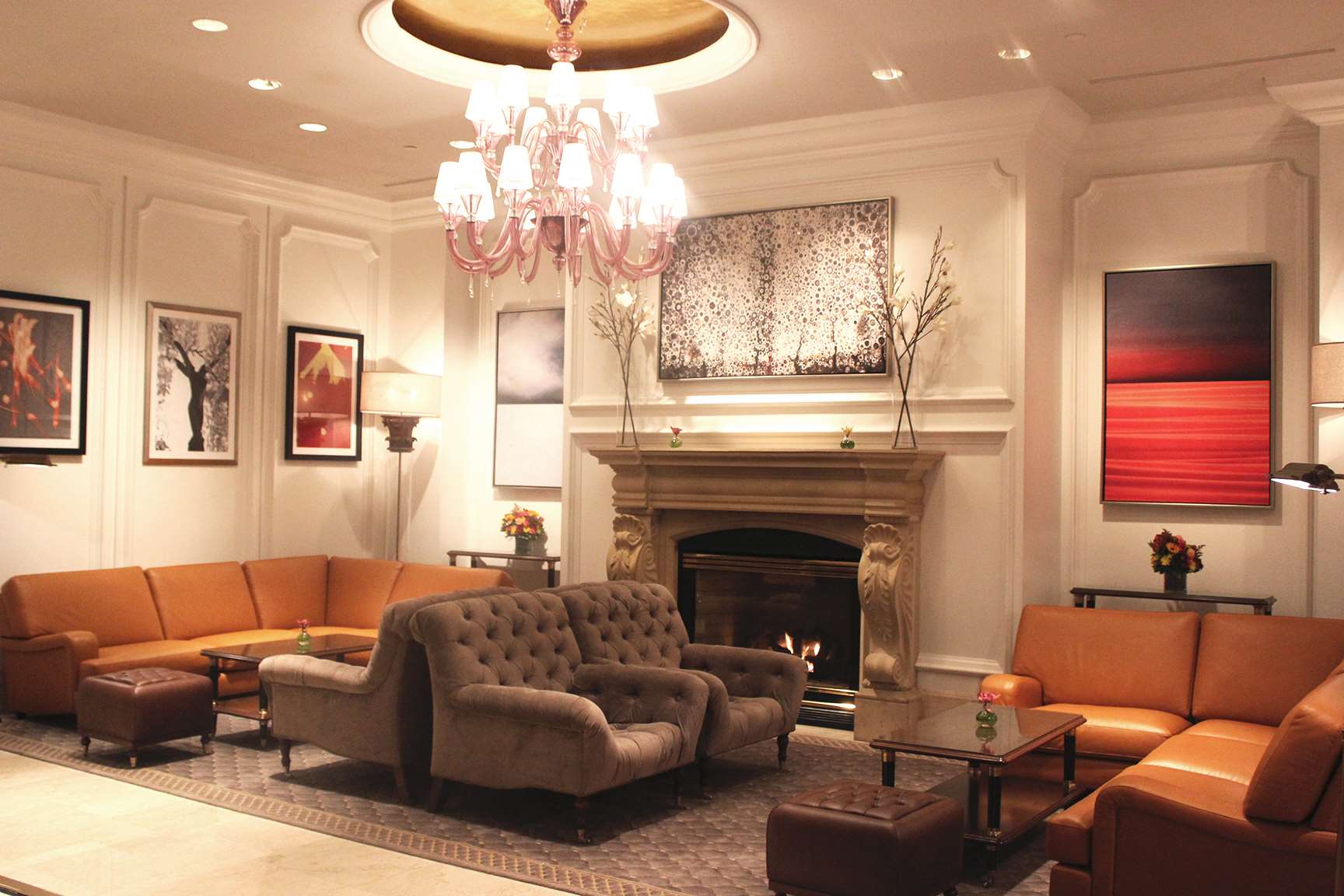 Lobby Living Room | Garden City Hotel