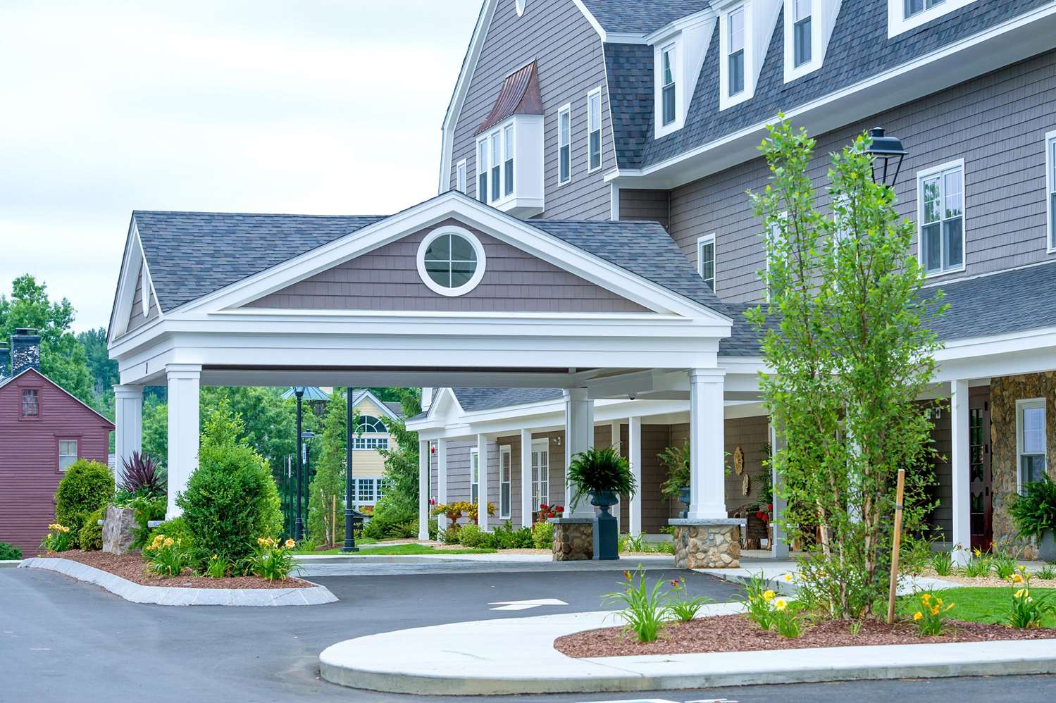 Grand Hotel at Bedford Village Inn, NH See Discounts