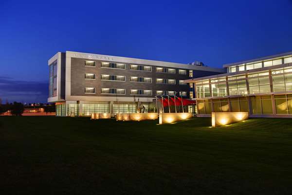 Exterior view - Hotel at Kirkwood Center Cedar Rapids
