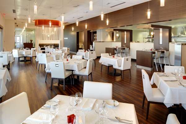 Restaurant - Hotel at Kirkwood Center Cedar Rapids